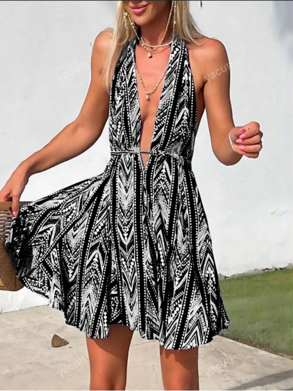 Black & White Halter V-Neck Fit & Flare Dress Large 8/10